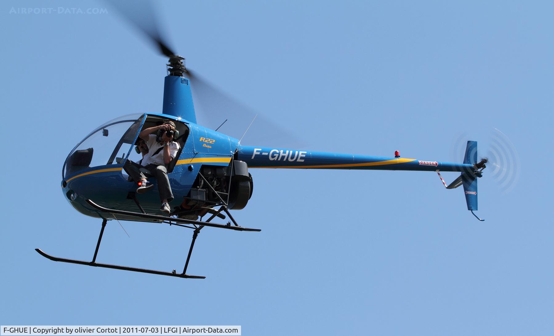 F-GHUE, Robinson R22 Beta C/N 1831, camera against camera