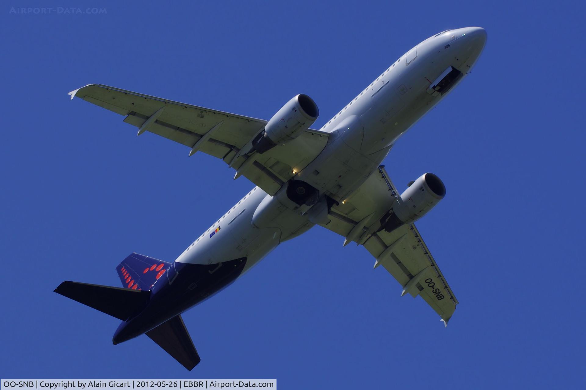 OO-SNB, 2001 Airbus A320-214 C/N 1493, Take off