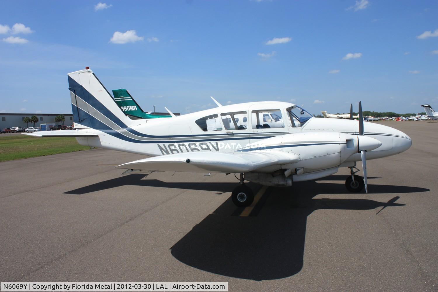 N6069Y, 1966 Piper PA-23-250 C/N 27-3267, PA-23-250