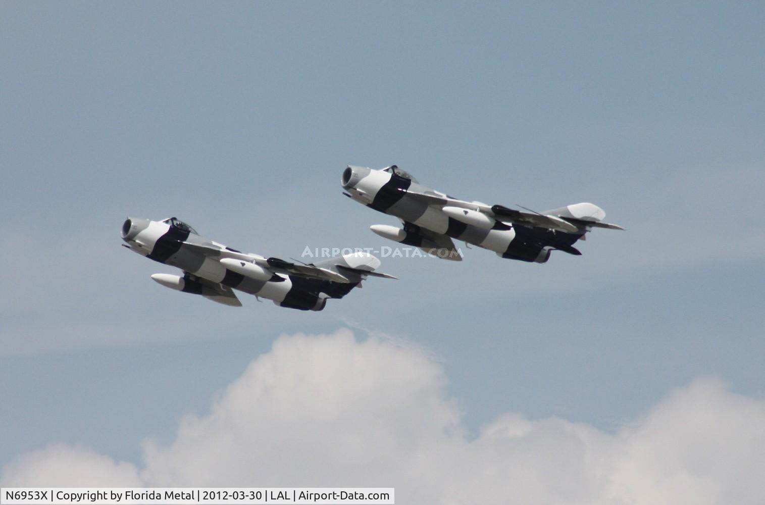 N6953X, PZL-Mielec Lim-6 (MiG-17) C/N 1J0511, 2 Mig-17s from the Black Diamond Jet Team