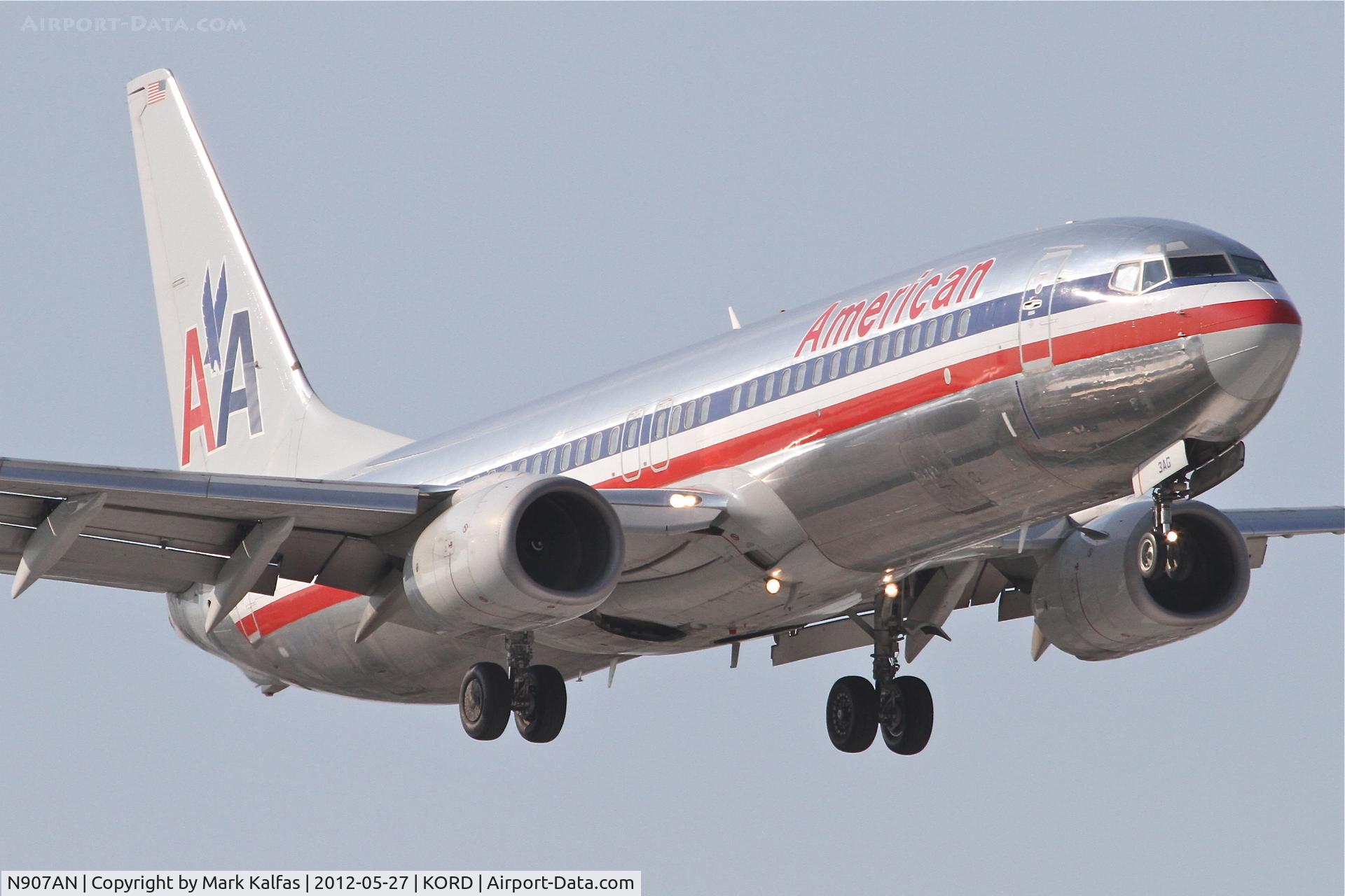 N907AN, 1999 Boeing 737-823 C/N 29509, American Airlines Boeing 737-823, AAL784 arriving from Seattle-Tacoma Int'l /KSEA, , RWY 14R approach KORD.