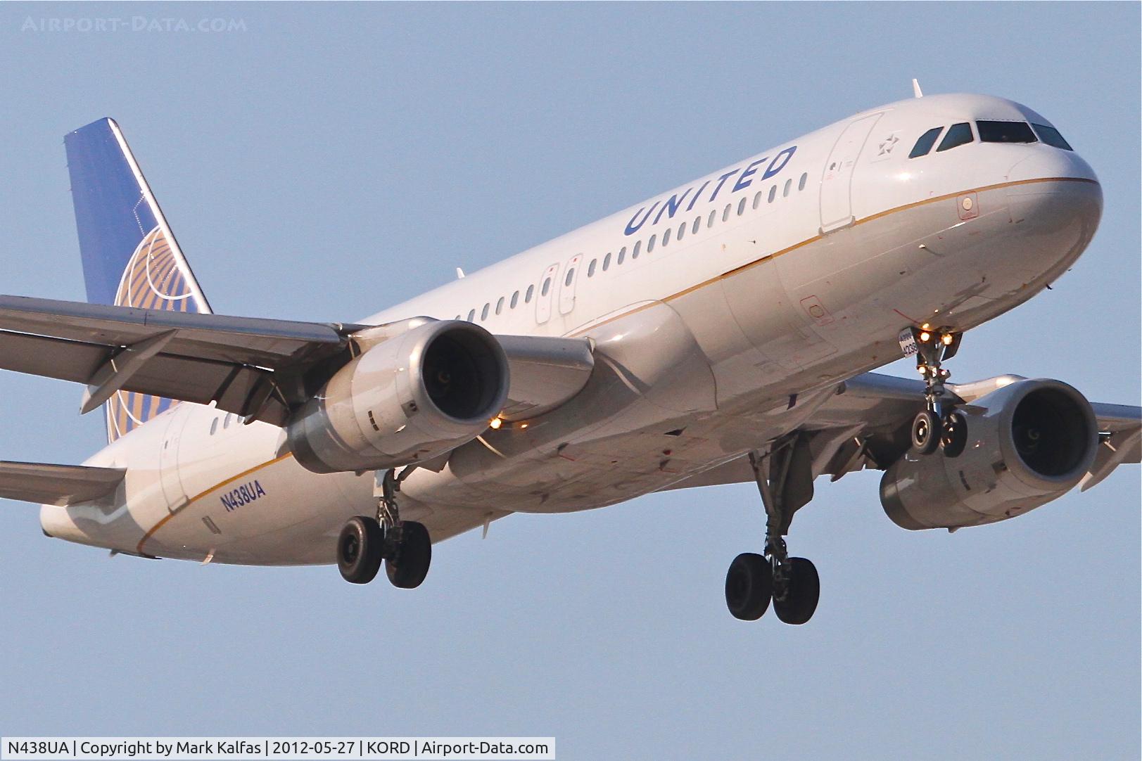 N438UA, 1997 Airbus A320-232 C/N 678, United Airlines Airbus A320-232, UAL550 arriving from Phoenix Sky Harbor Int'l /KPHX, RWY14R approach KORD.