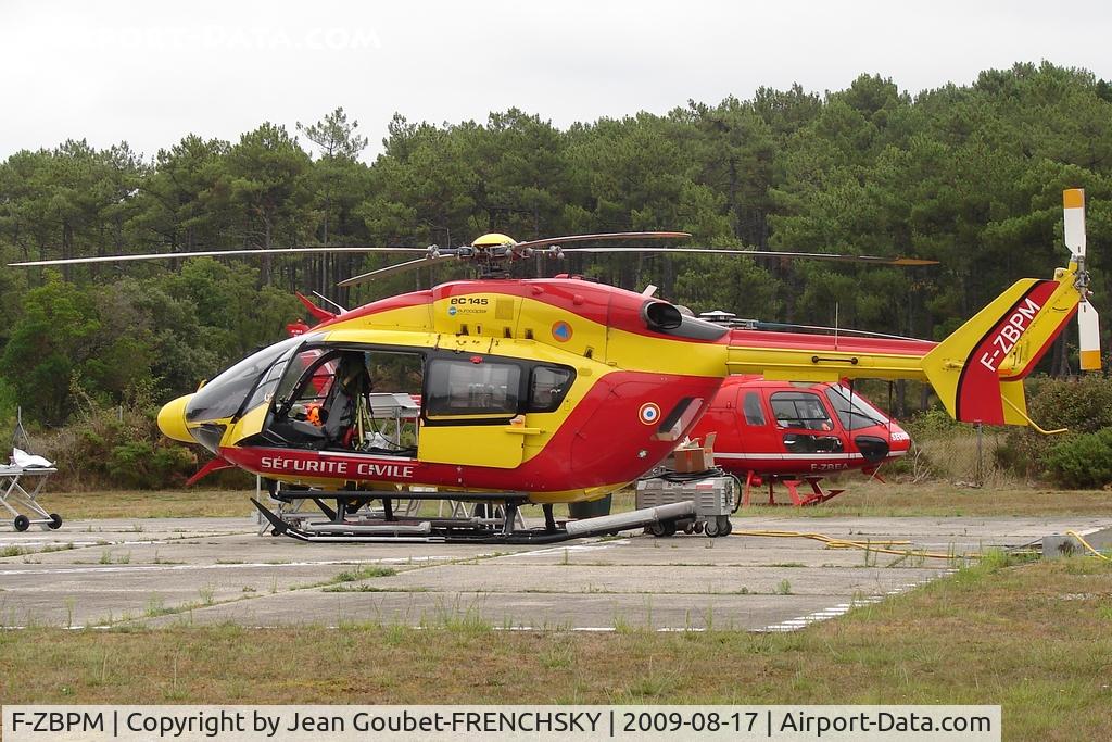 F-ZBPM, Eurocopter-Kawasaki EC-145 (BK-117C-2) C/N 9022, DRAGON 33
Base Hélico Commandant Patrick Bros de Lacanau (France)