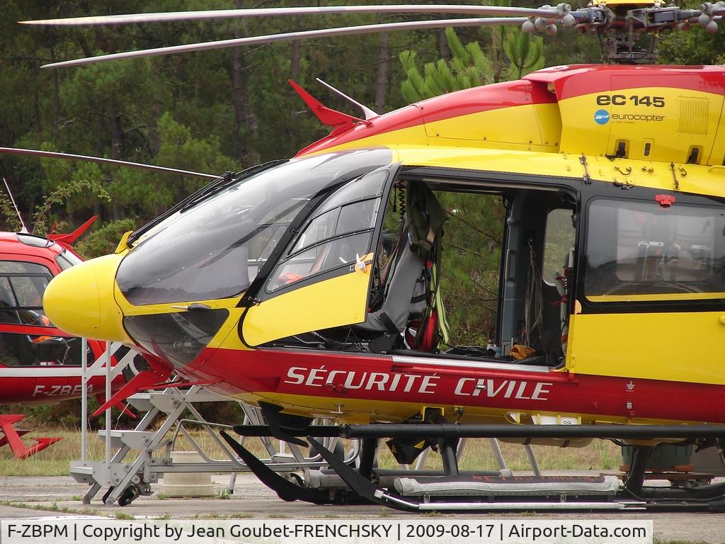 F-ZBPM, Eurocopter-Kawasaki EC-145 (BK-117C-2) C/N 9022, DRAGON 33
Base Hélico Commandant Patrick Bros de Lacanau (France)