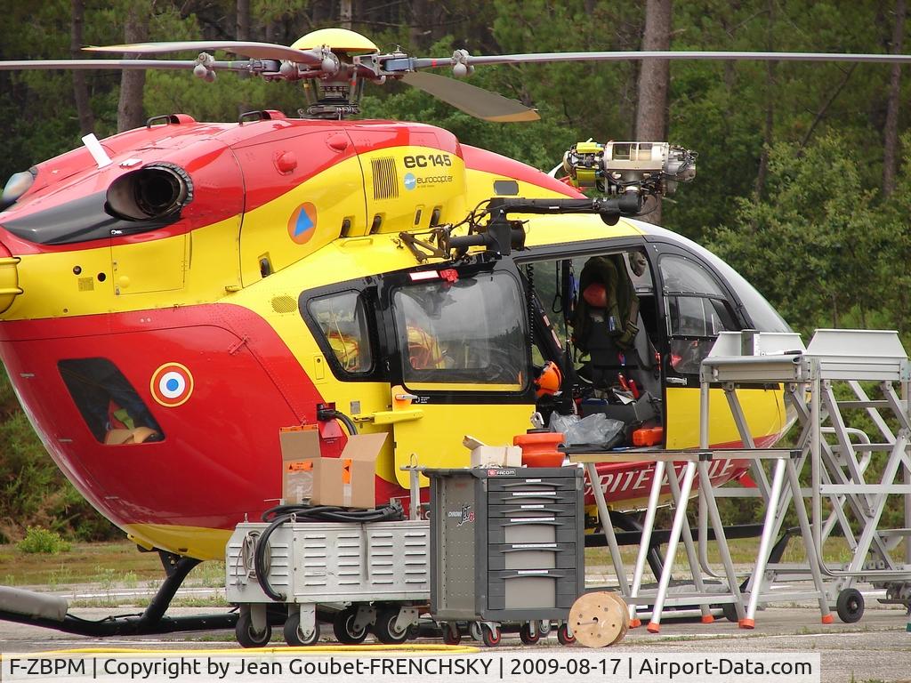 F-ZBPM, Eurocopter-Kawasaki EC-145 (BK-117C-2) C/N 9022, DRAGON 33
Base Hélico Commandant Patrick Bros de Lacanau (France)