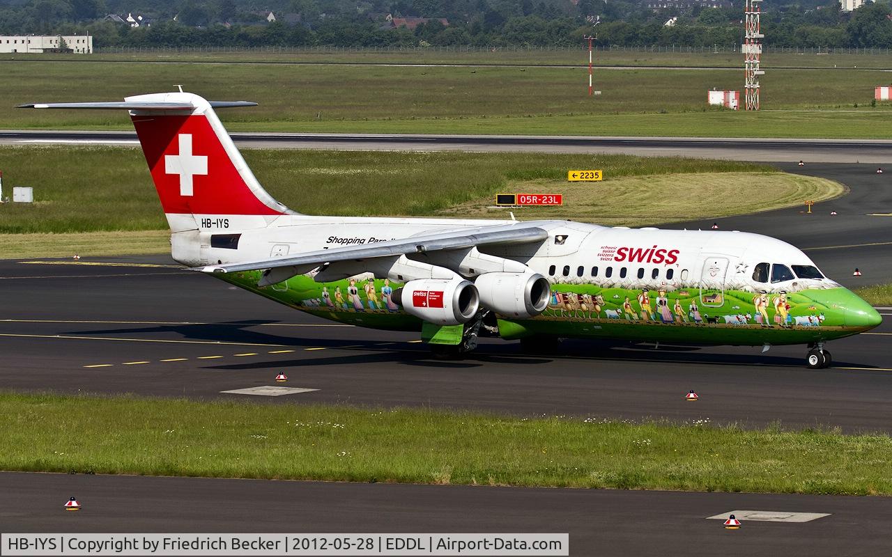 HB-IYS, 2001 British Aerospace Avro 146-RJ100 C/N E3381, taxying to the active