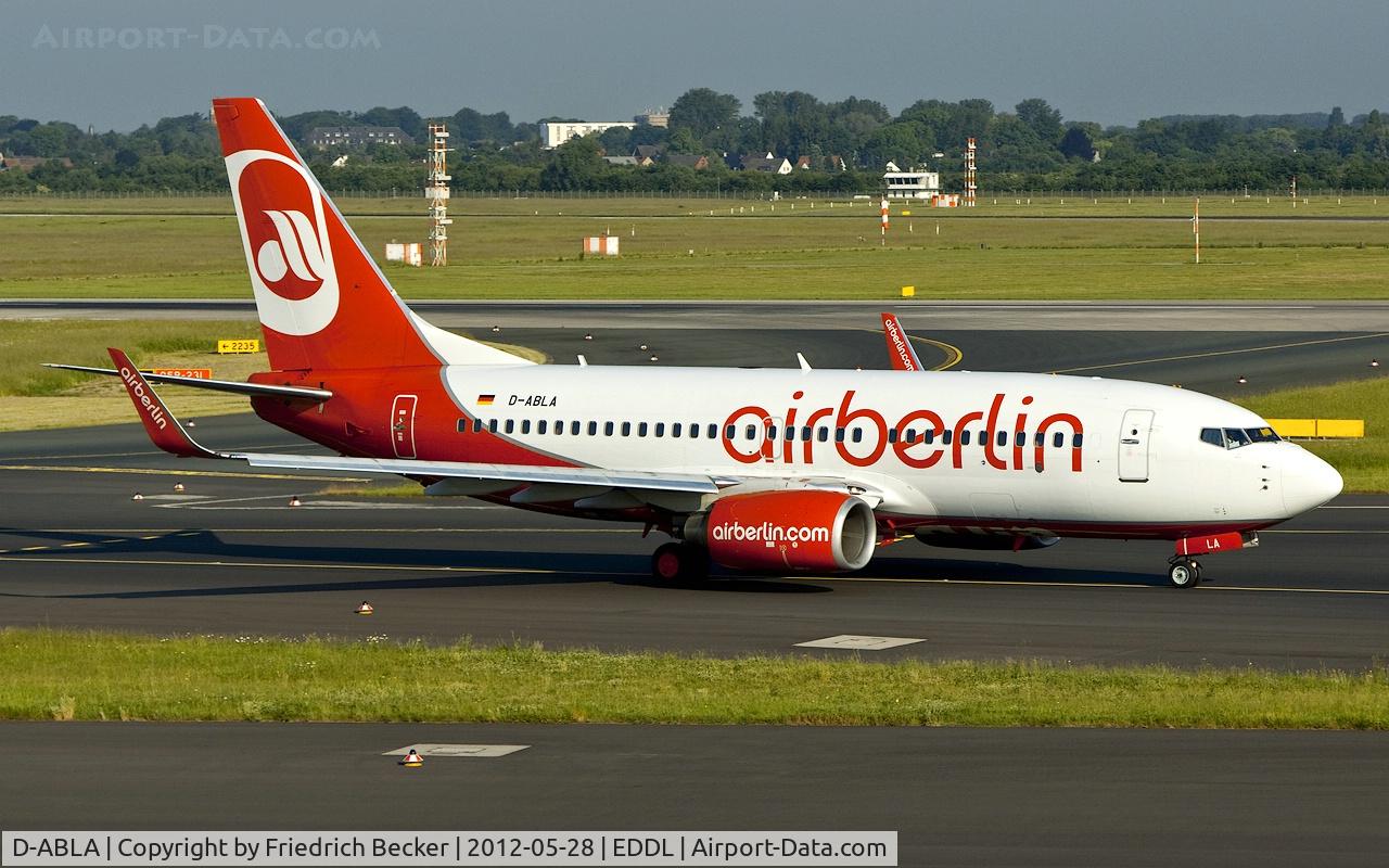 D-ABLA, 2007 Boeing 737-76J C/N 36114, taxying to the active