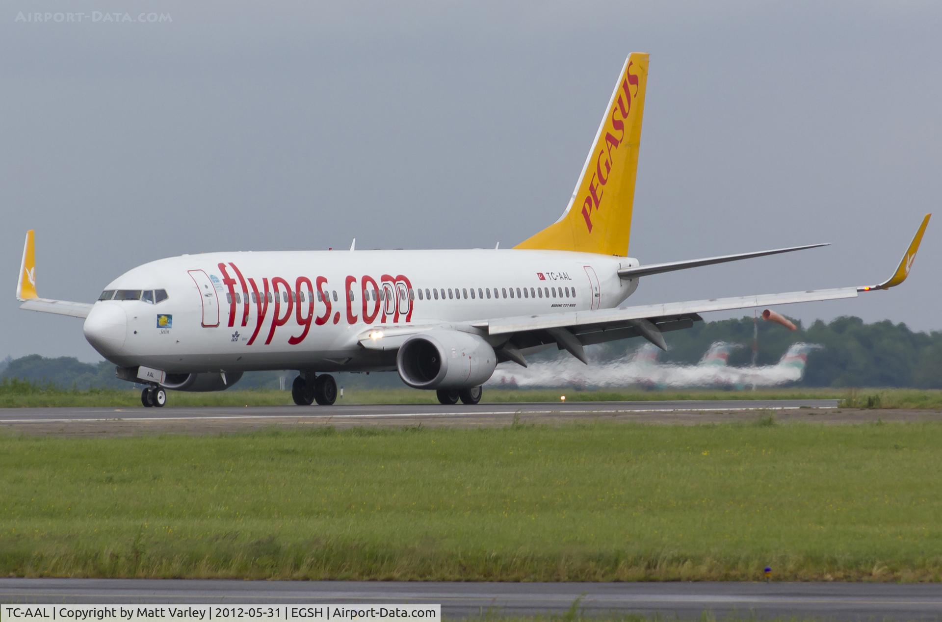 TC-AAL, 2009 Boeing 737-82R C/N 35984, Arriving at EGSH.