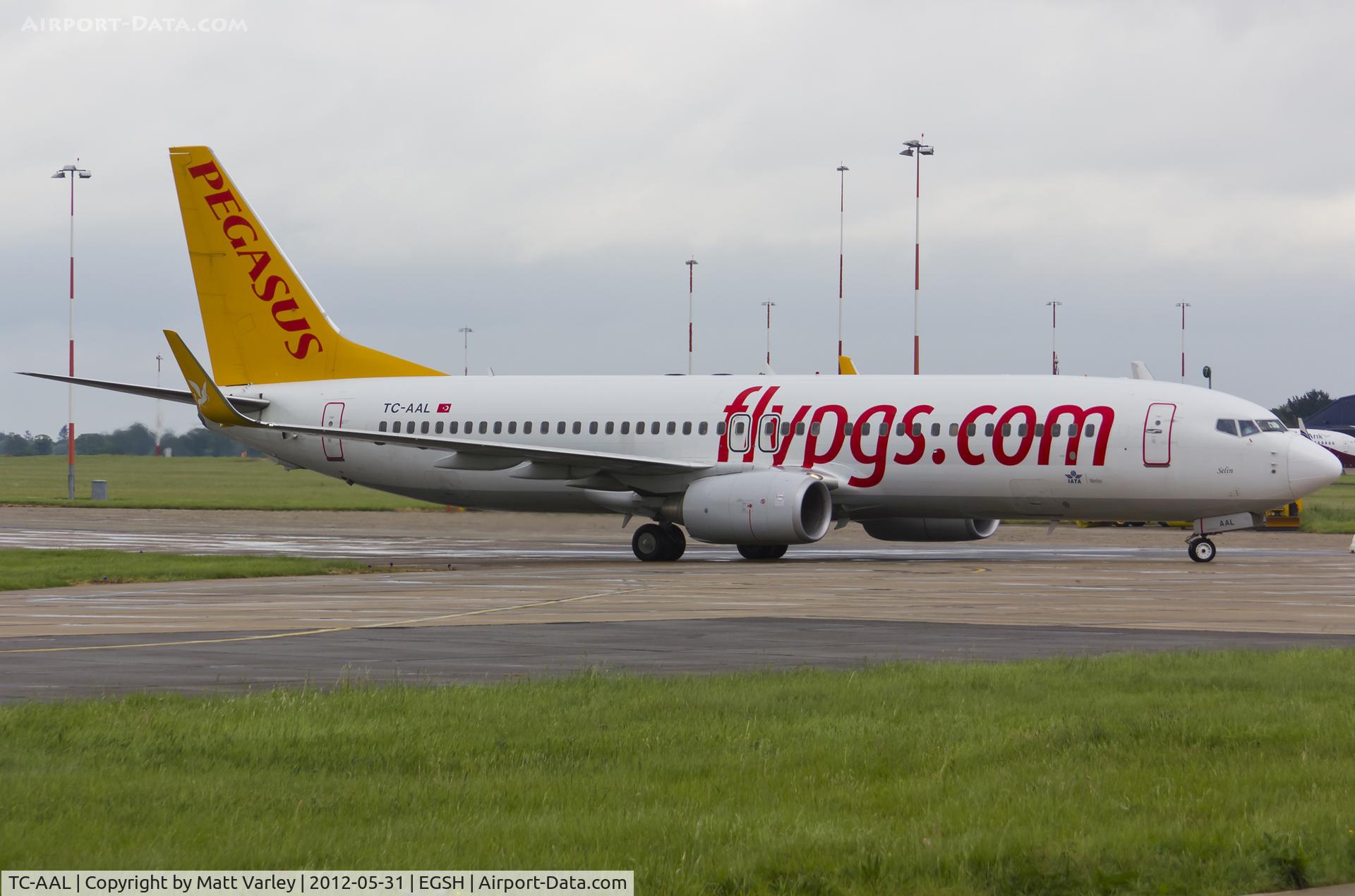 TC-AAL, 2009 Boeing 737-82R C/N 35984, Arriving at the terminal.
