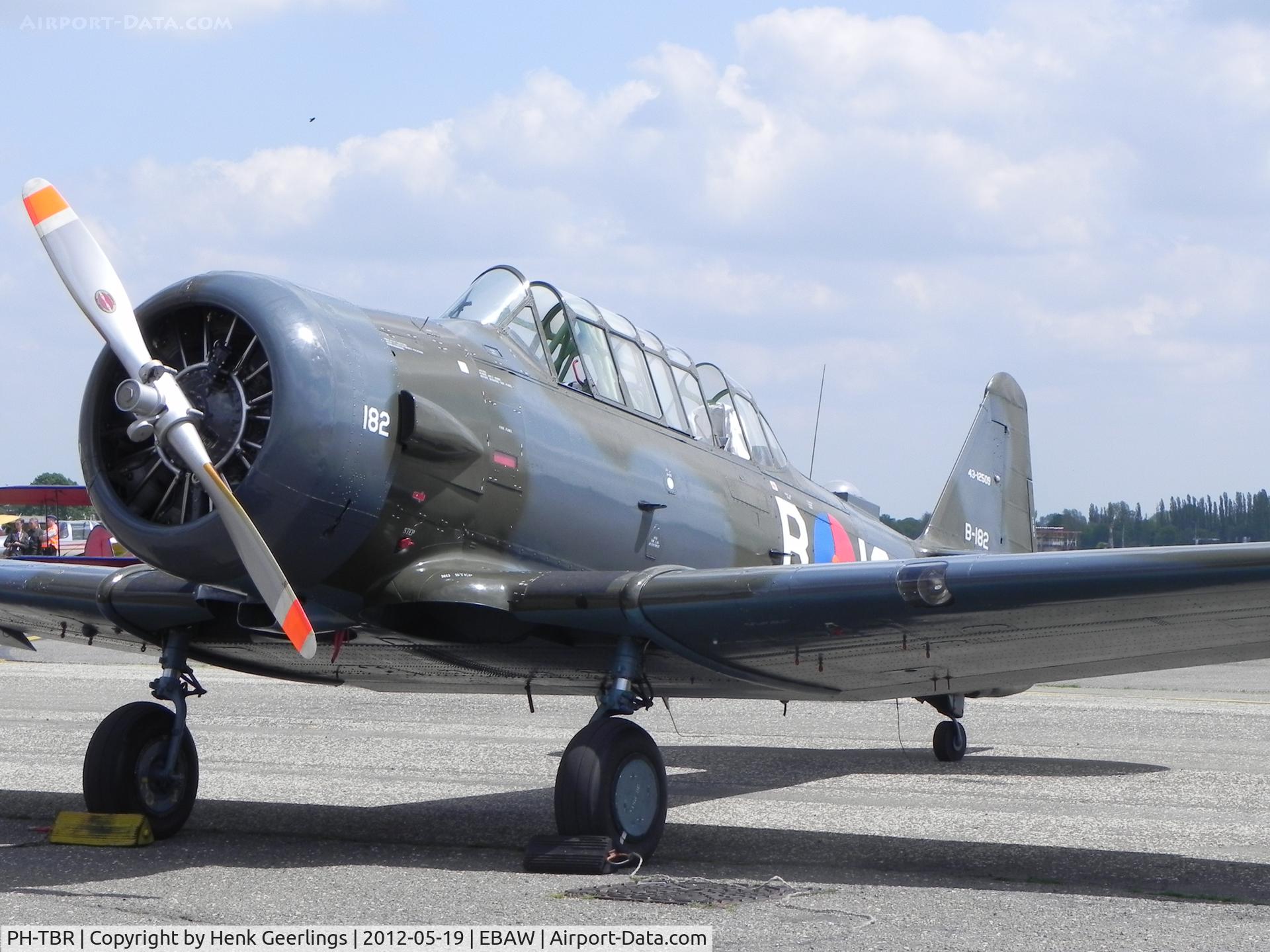 PH-TBR, 1943 Noorduyn AT-16 Harvard IIB C/N 14A-808, Stampe Fly In , 2012
