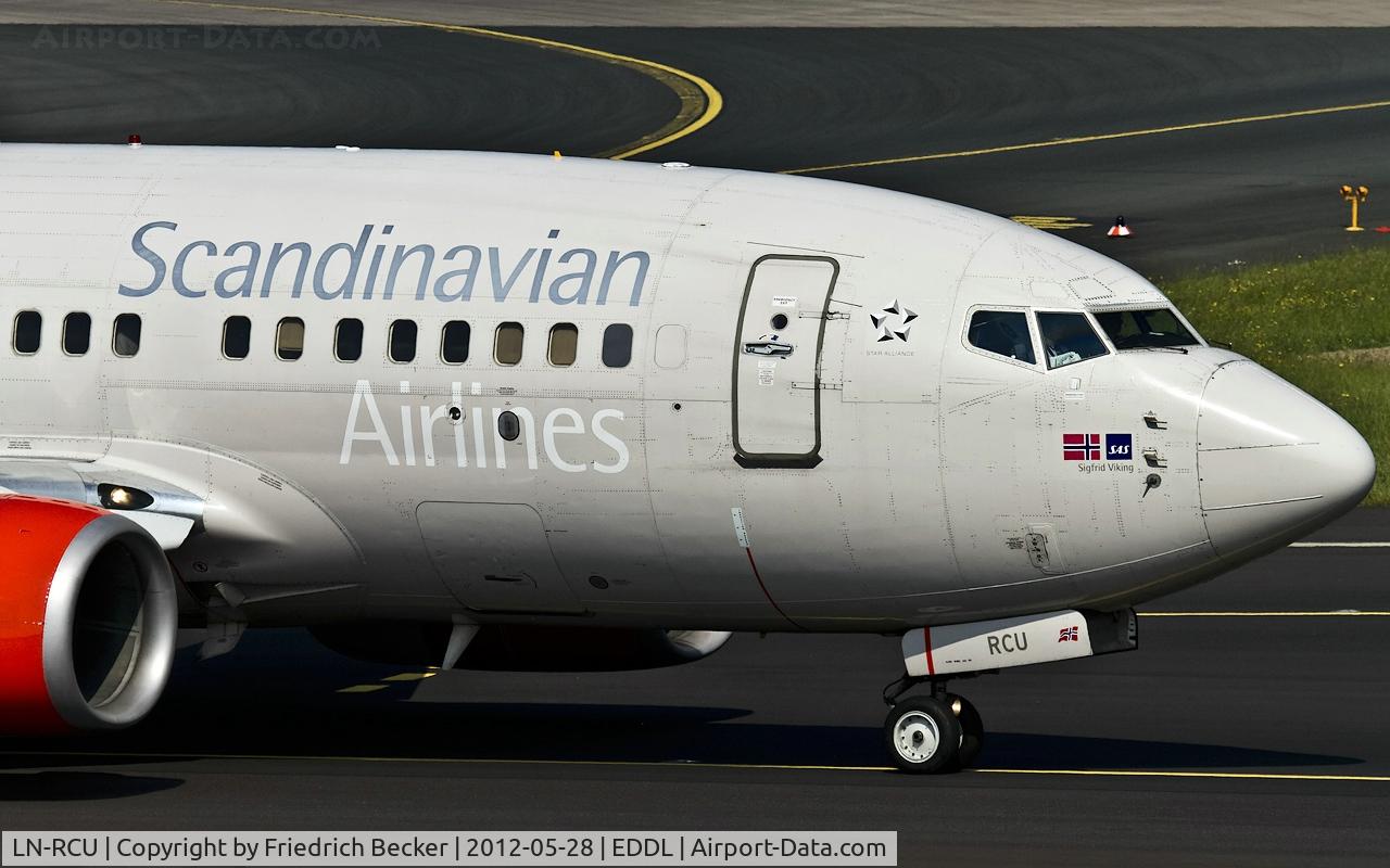 LN-RCU, 1999 Boeing 737-683 C/N 30190, taxying to the active