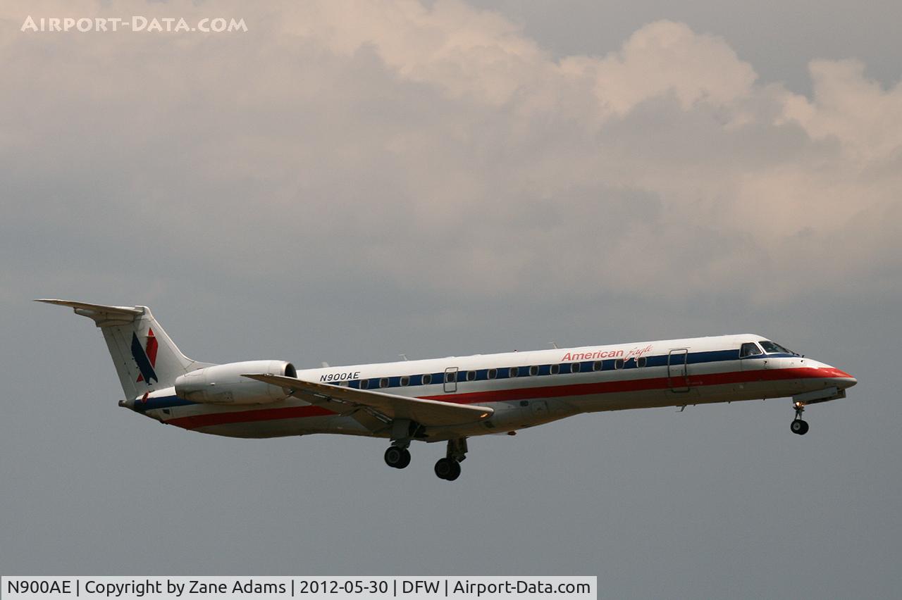 N900AE, 2004 Embraer ERJ-145LR (EMB-145LR) C/N 14500885, American Eagle landing at DFW Airport