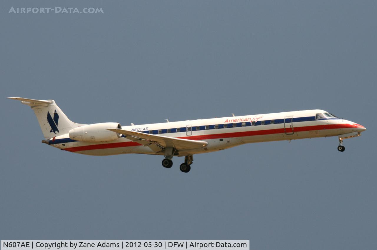 N607AE, 1998 Embraer EMB-145EP (ERJ-145EP) C/N 145064, American Eagle landing at DFW Airport