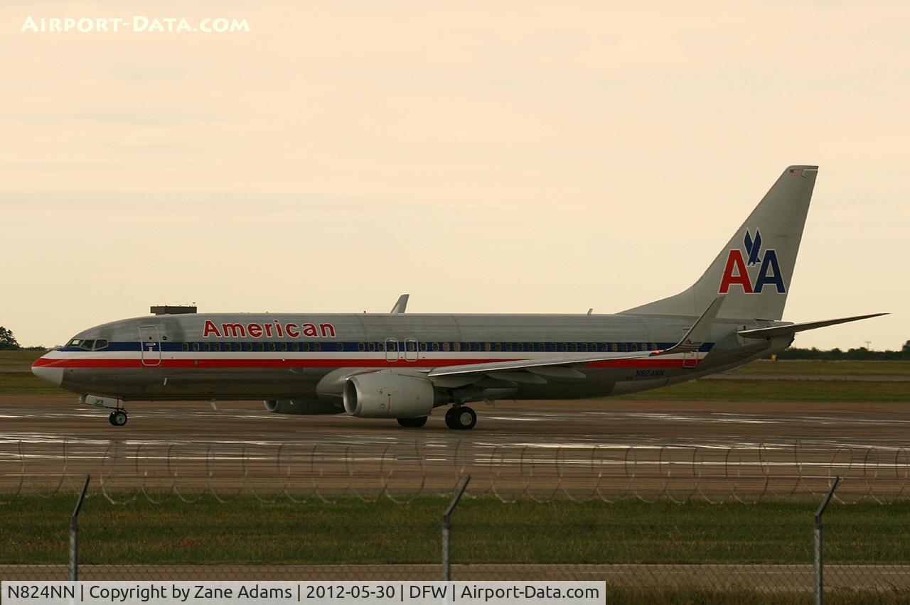 N824NN, 2010 Boeing 737-823 C/N 30916, American Airlines at DFW Airport