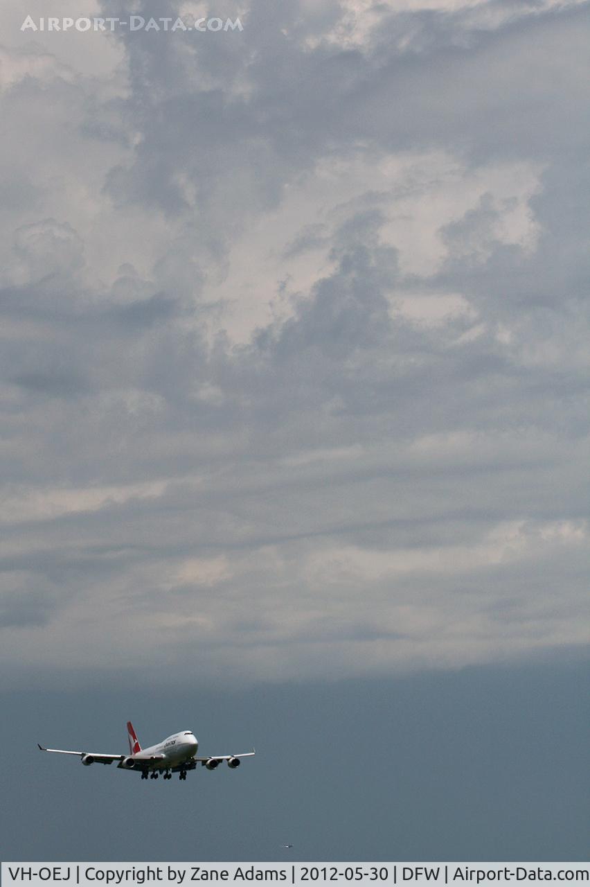 VH-OEJ, 2003 Boeing 747-438/ER C/N 32914, QANTAS landing at DFW Airport