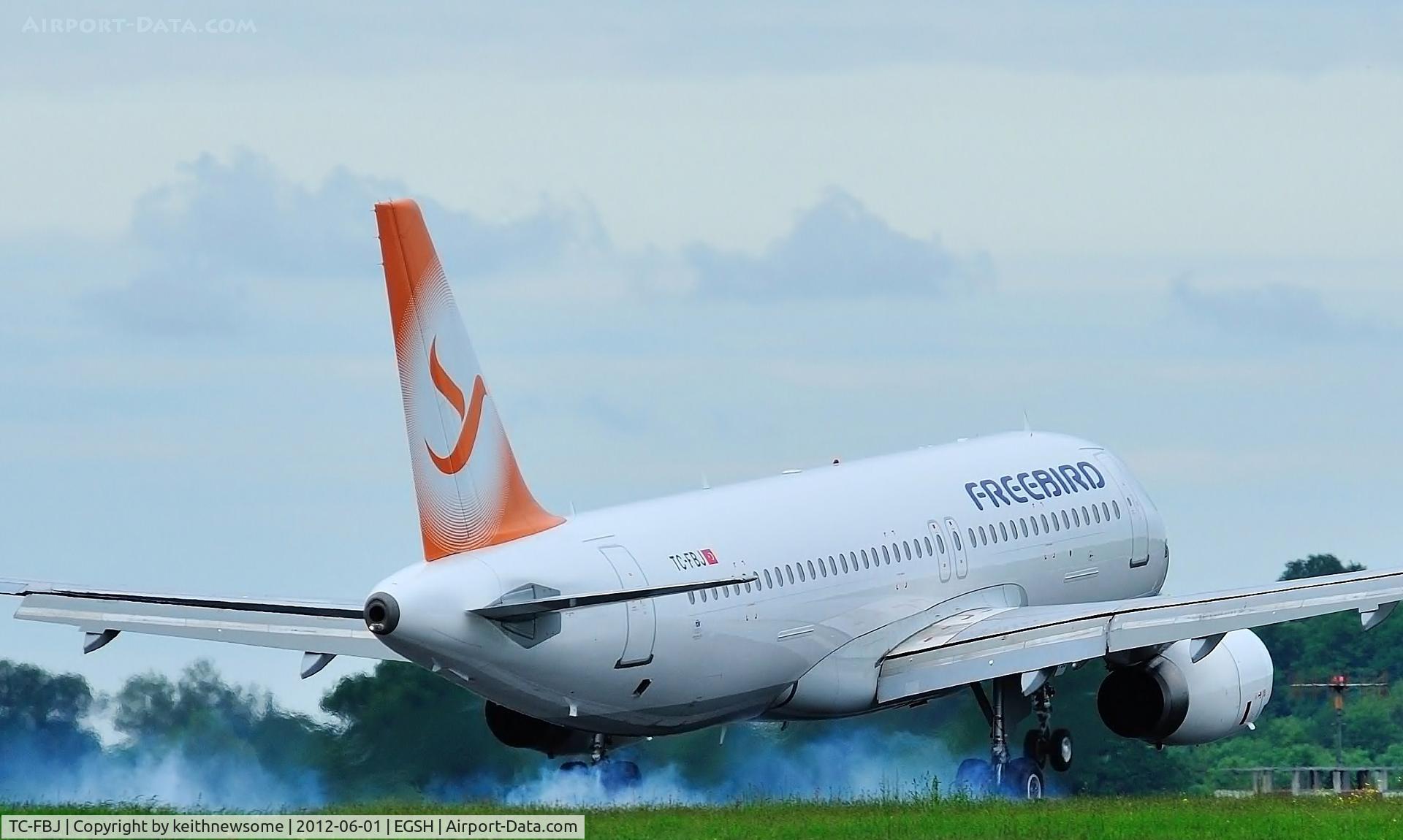 TC-FBJ, 1996 Airbus A320-232 C/N 580, Smokin touch down at 09 this evening !