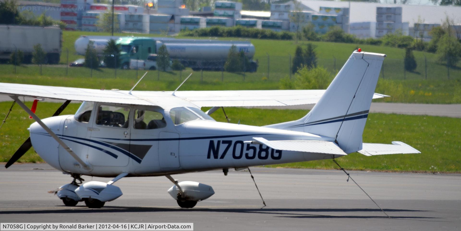 N7058G, 1969 Cessna 172K Skyhawk C/N 17258758, Culpeper