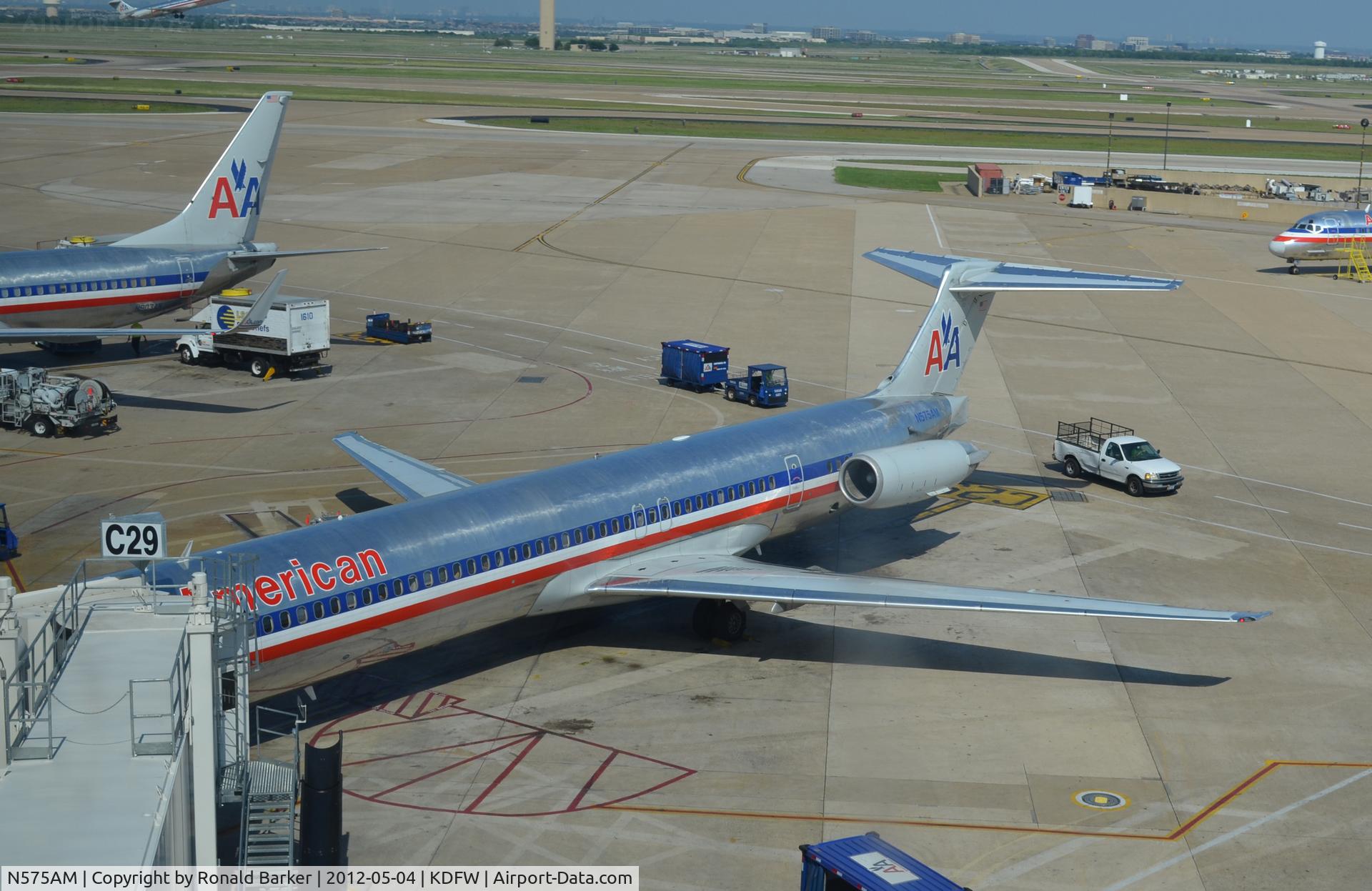 N575AM, 1991 McDonnell Douglas MD-82 (DC-9-82) C/N 53152, Dallas