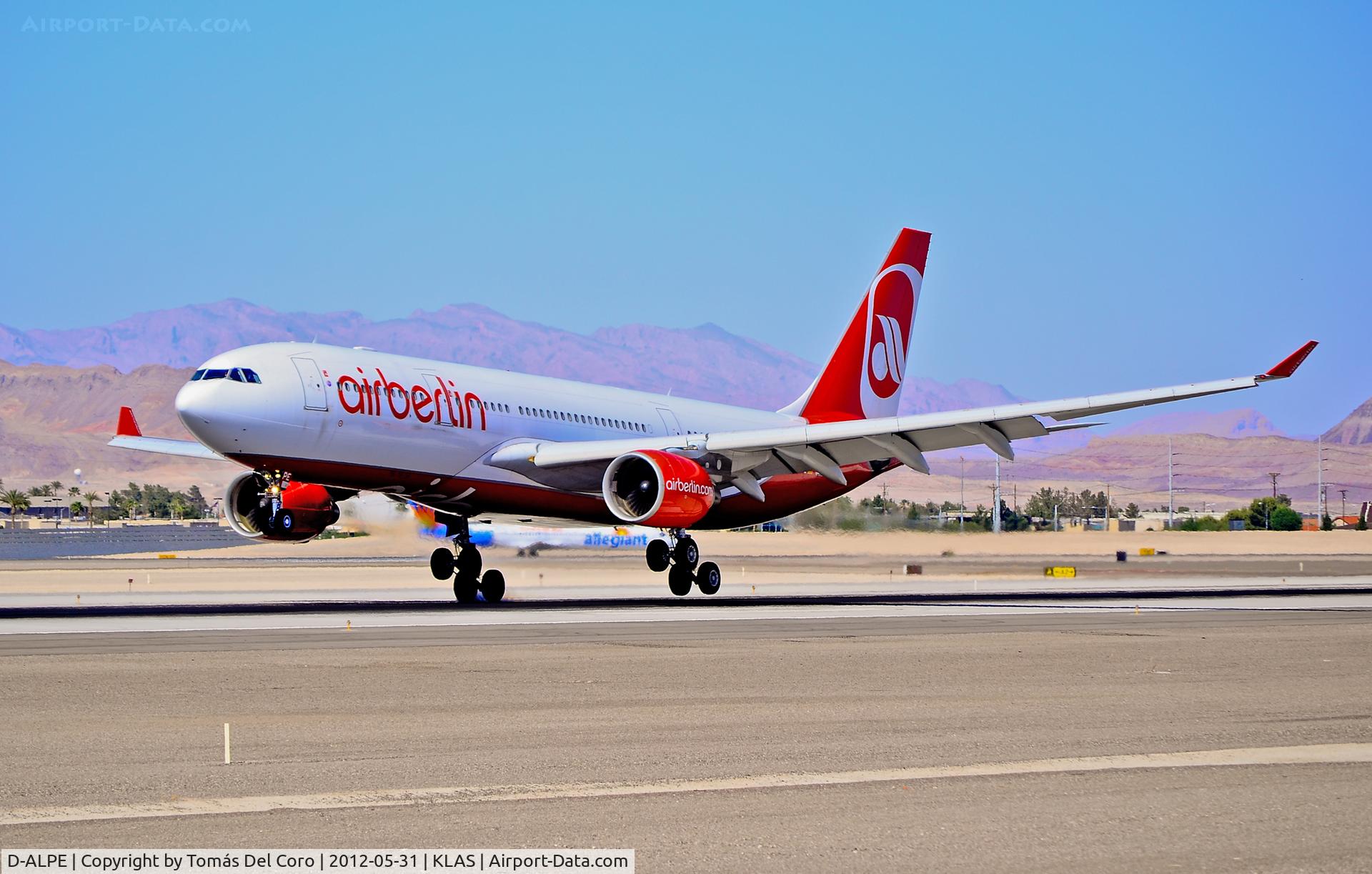 D-ALPE, 2002 Airbus A330-223 C/N 469, D-ALPE airberlin 2002 Airbus A330-223 C/N 469

- Las Vegas - McCarran International (LAS / KLAS)
USA - Nevada, May 31, 2012
Photo: Tomás Del Coro
