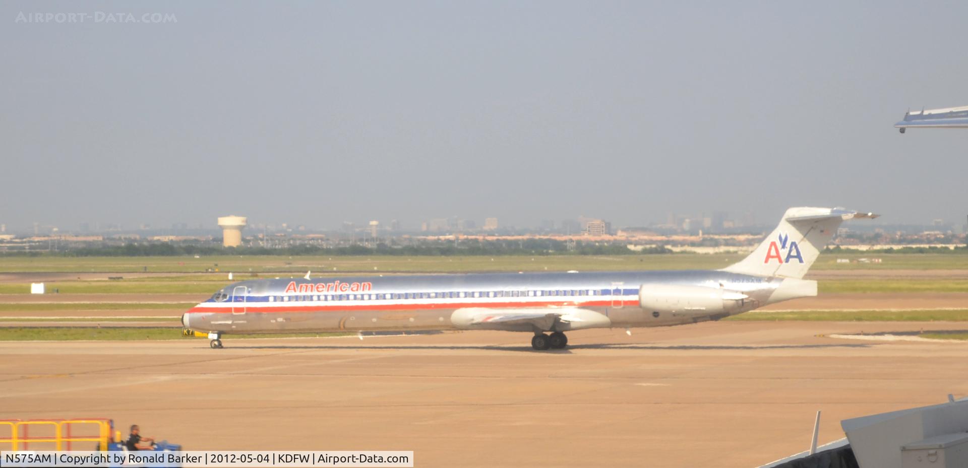 N575AM, 1991 McDonnell Douglas MD-82 (DC-9-82) C/N 53152, Dallas