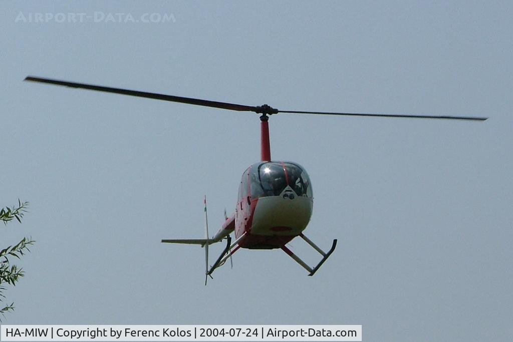 HA-MIW, 1998 Robinson R44 Astro C/N 0543, Vác