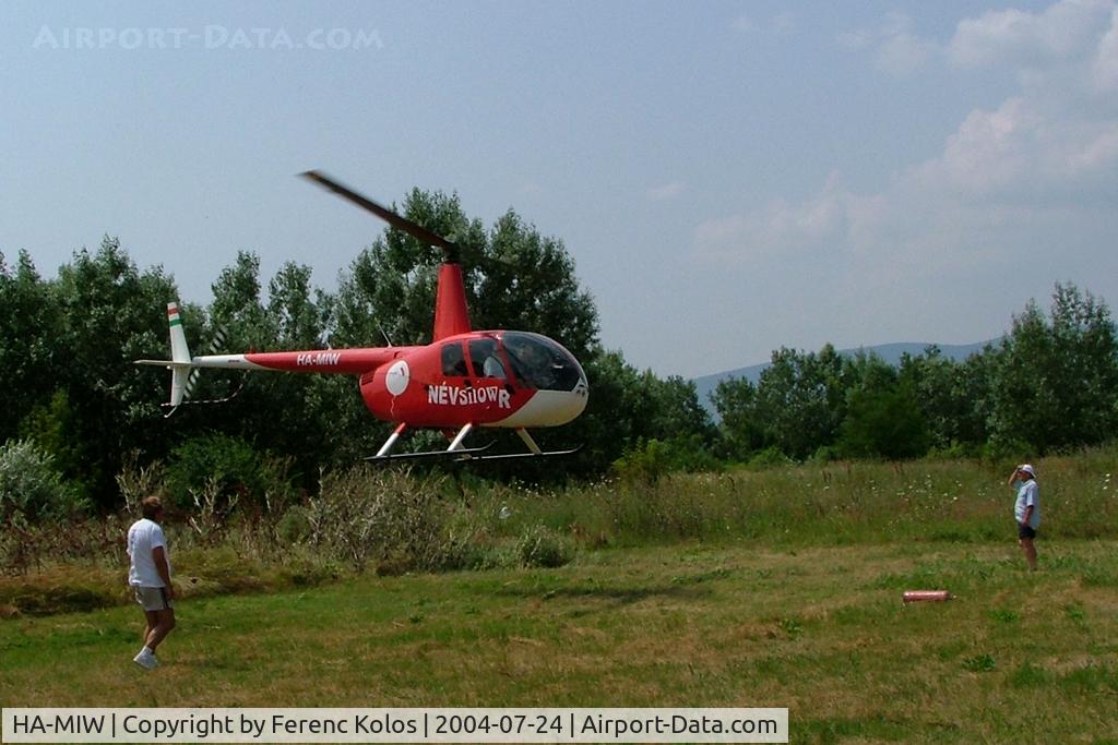 HA-MIW, 1998 Robinson R44 Astro C/N 0543, Vác
