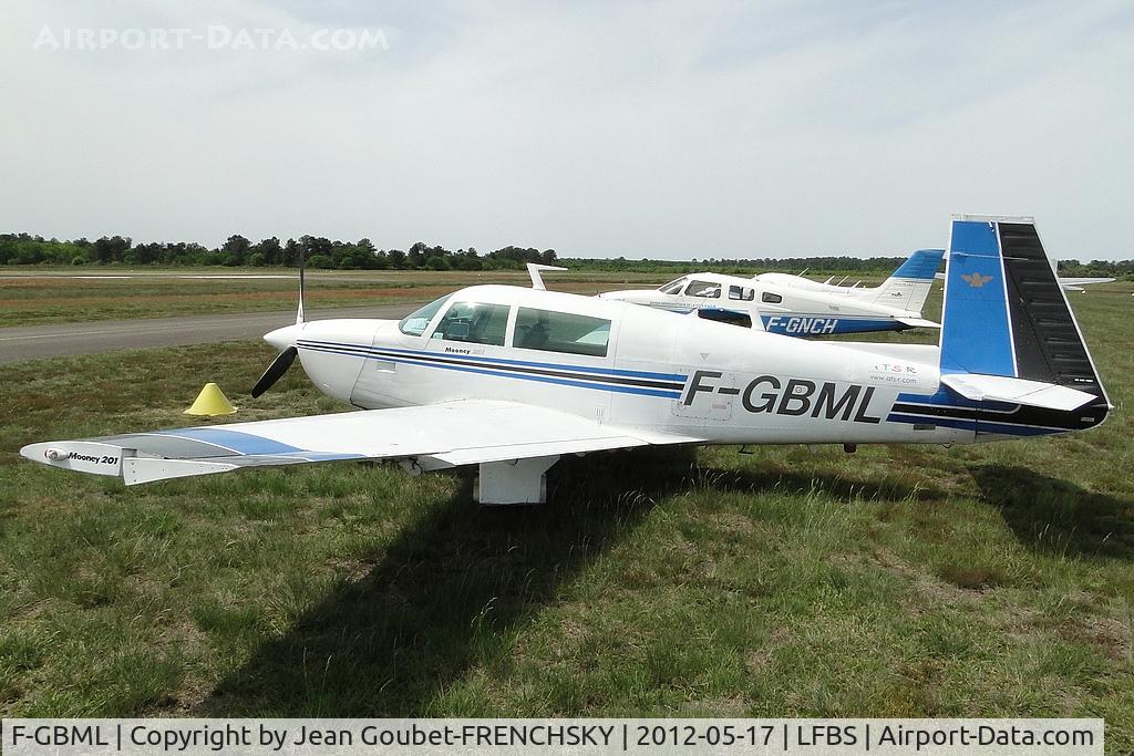 F-GBML, Mooney M20J 201 C/N 24-0530, basé à La Rochelle