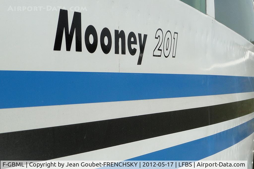 F-GBML, Mooney M20J 201 C/N 24-0530, basé à La Rochelle