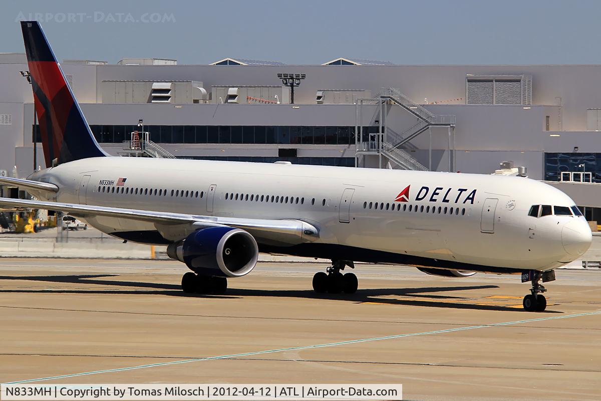 N833MH, 2000 Boeing 767-432/ER C/N 29706, 
