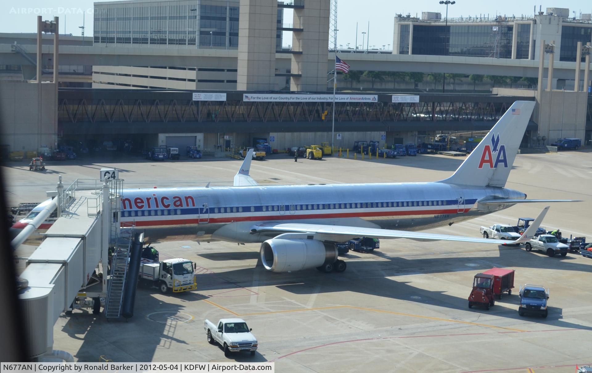 N677AN, 1998 Boeing 757-223 C/N 29427, Dallas