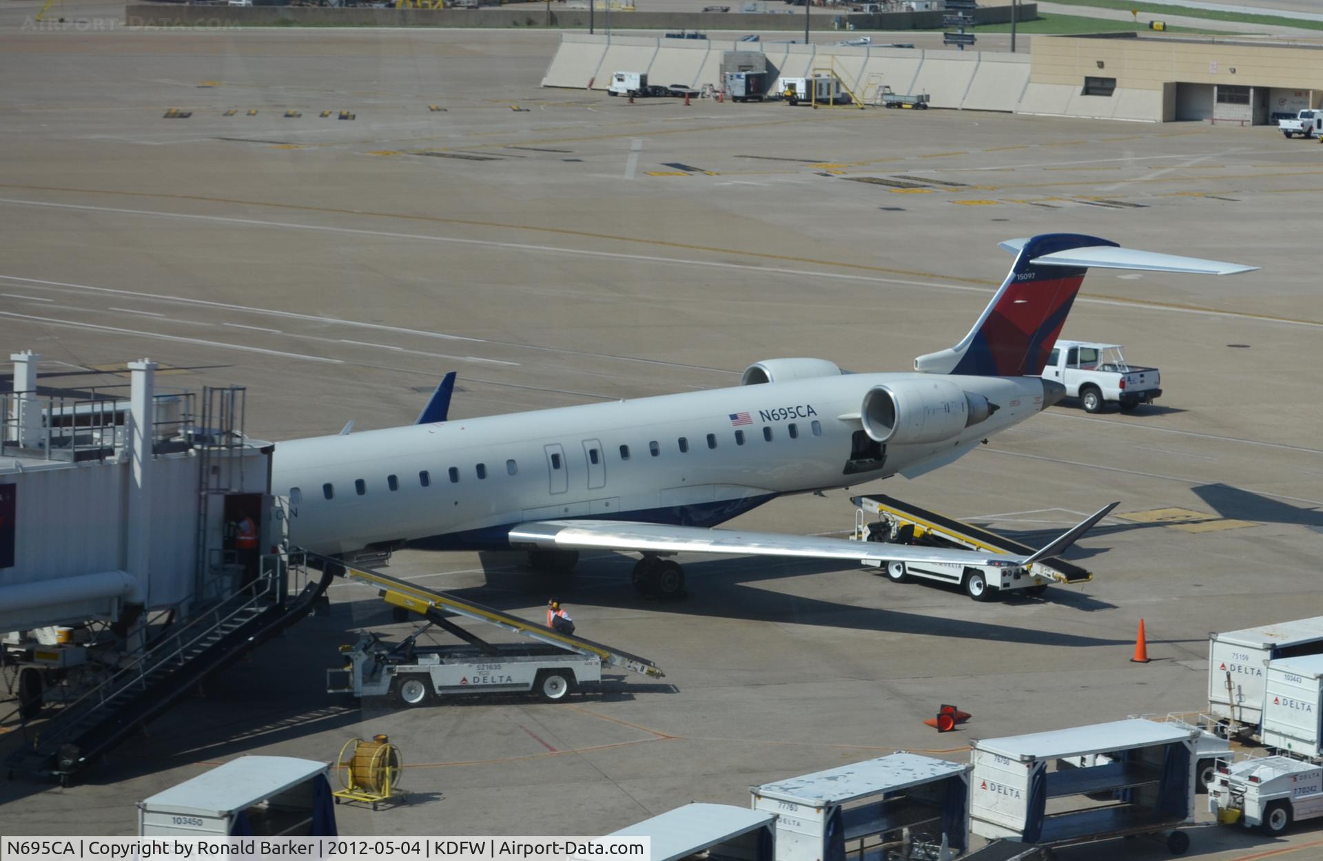 N695CA, 2006 Bombardier CRJ-900ER (CL-600-2D24) C/N 15097, Dallas