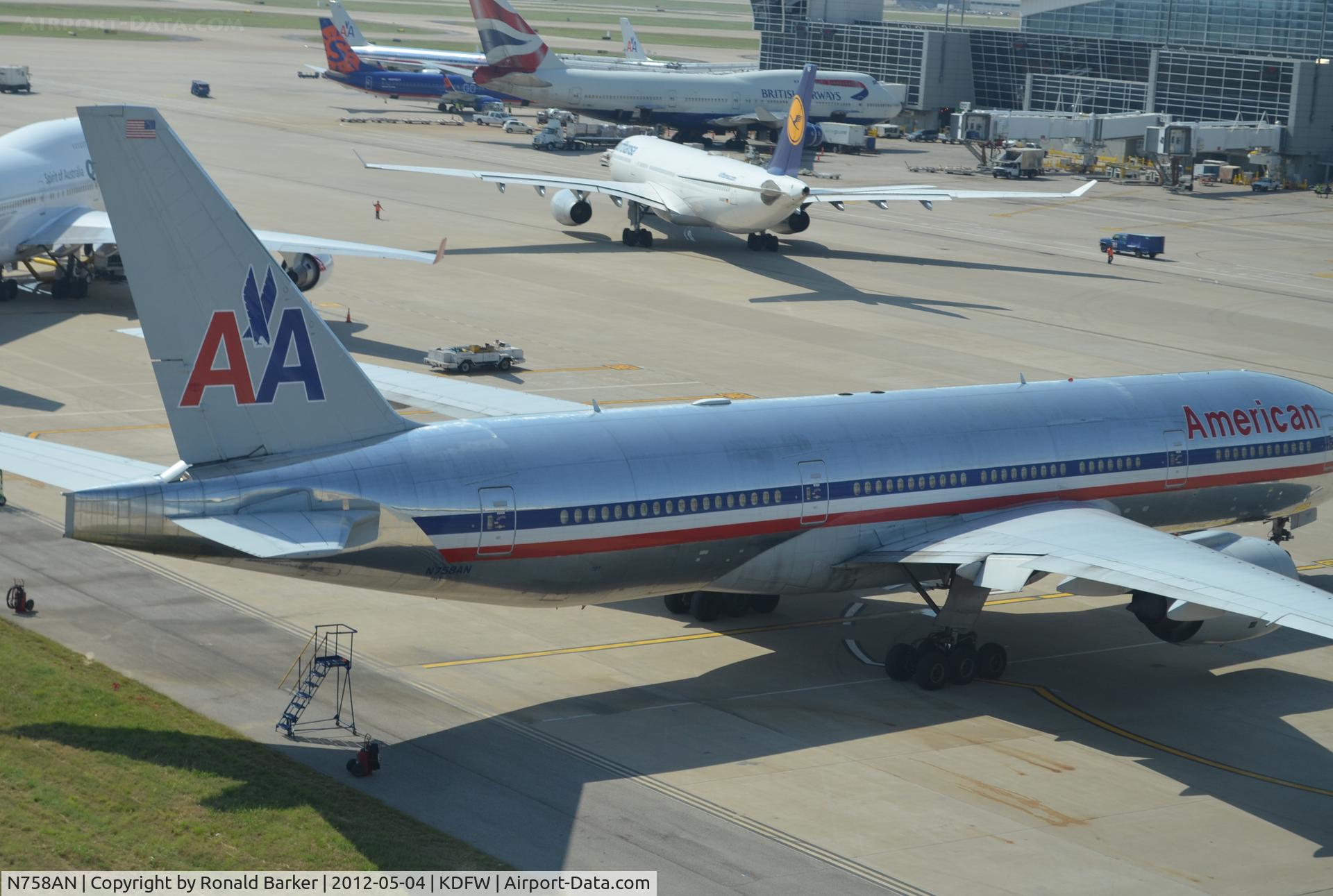 N758AN, 2001 Boeing 777-223 C/N 32637, Dallas