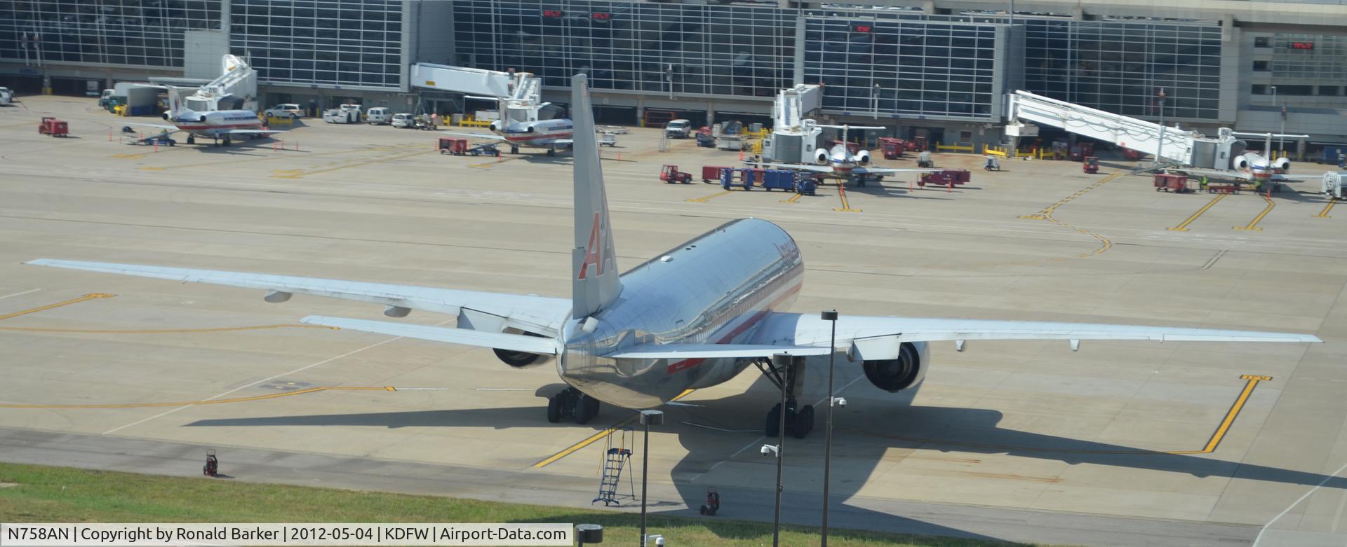 N758AN, 2001 Boeing 777-223 C/N 32637, Dallas