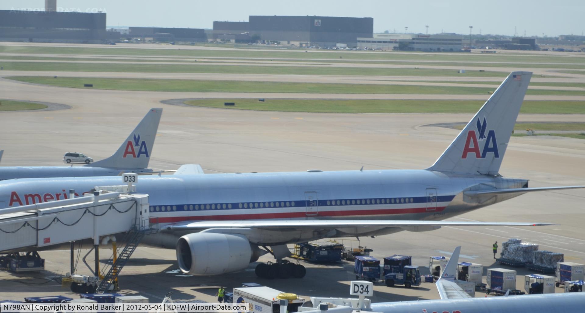 N798AN, 2001 Boeing 777-223 C/N 30797, Dallas