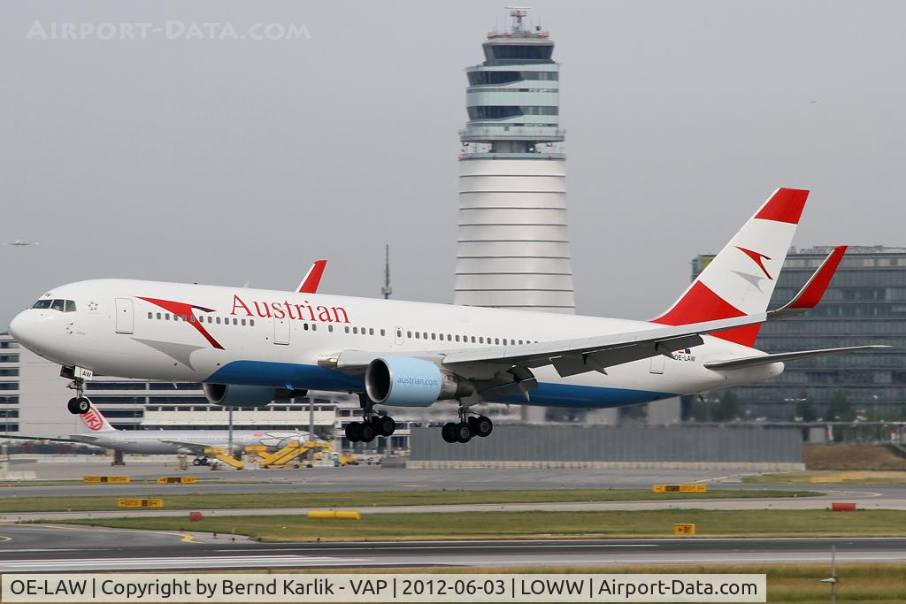 OE-LAW, 1992 Boeing 767-3Z9/ER C/N 26417, Shortly before touching down on Rwy 16
