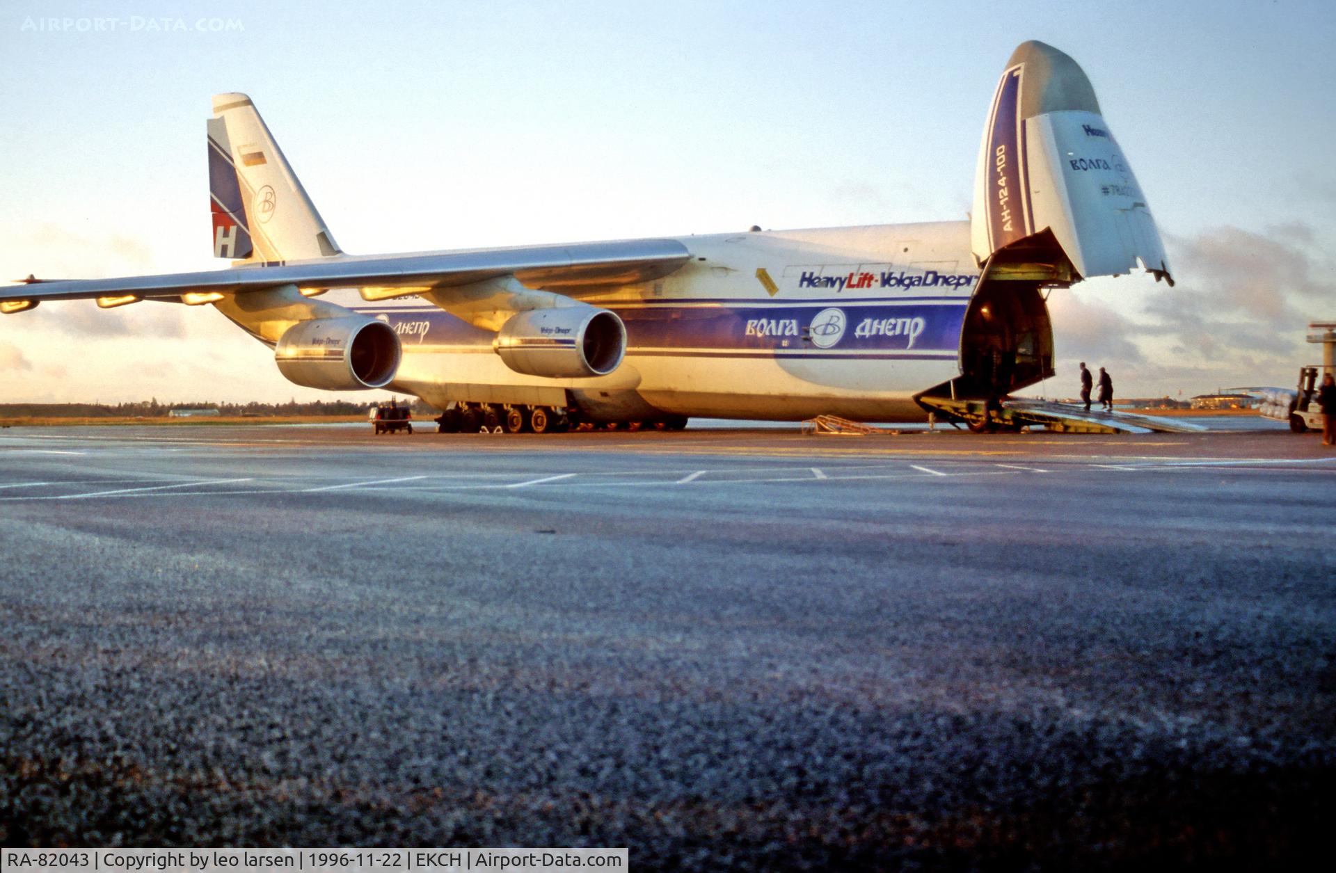 RA-82043, 1990 Antonov An-124-100 Ruslan C/N 9773054155101/0607, Copenhagen Kastrup 22.11.96