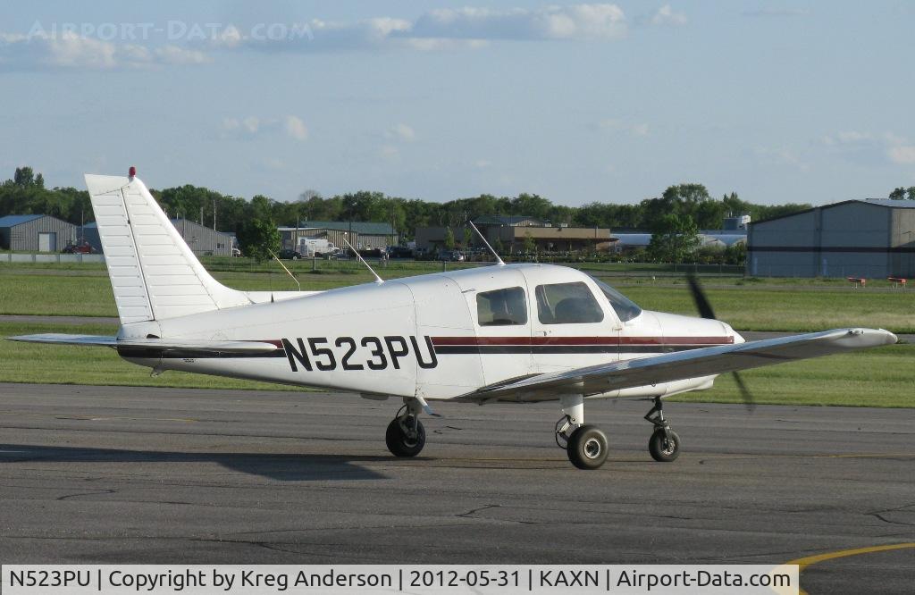 N523PU, 1989 Piper PA-28-161 C/N 2841188, Piper PA-28-161 Warrior taxiing for departure.