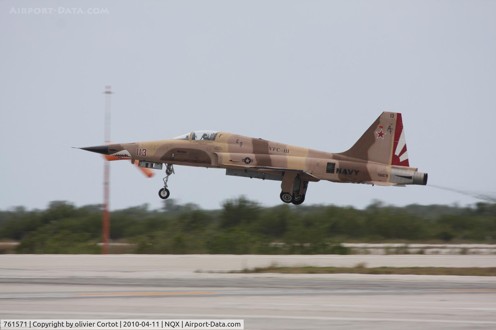 761571, Northrop F-5N Tiger II C/N L.1046, Taking off during the Key West airshow