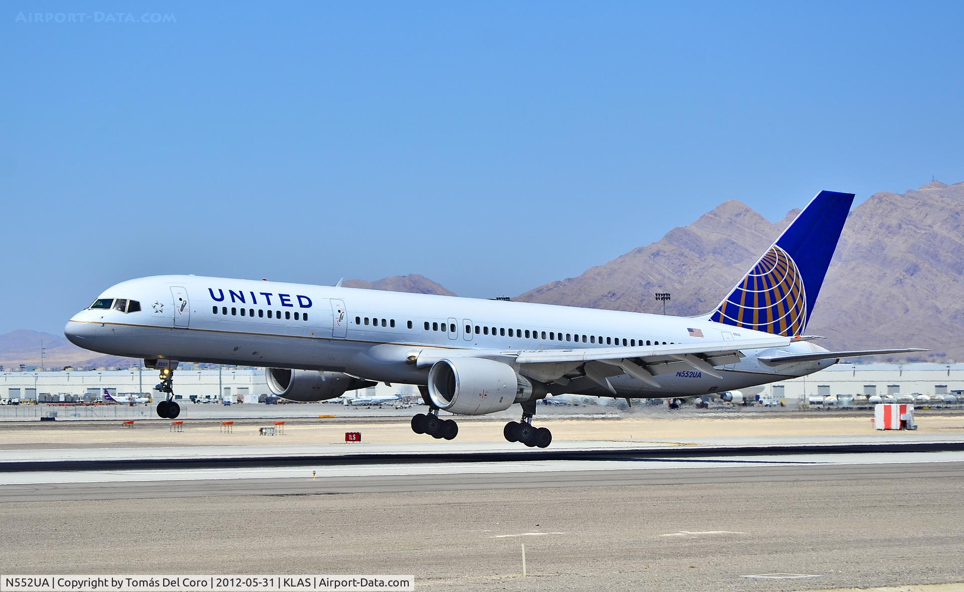 N552UA, 1992 Boeing 757-222 C/N 26641, N552UA United Airlines Boeing 757-222 (cn 26641/431)

- Las Vegas - McCarran International (LAS / KLAS)
USA - Nevada, May 31, 2012
Photo: Tomás Del Coro