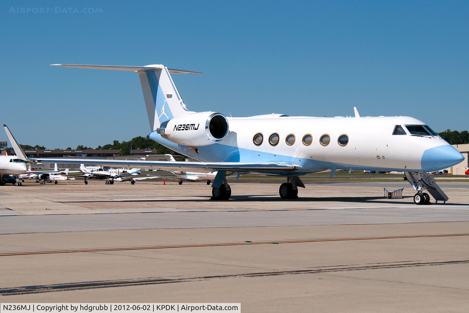 N236MJ, 1991 Gulfstream Aerospace G-IV C/N 1177, Parked at Epps terminal KPDK