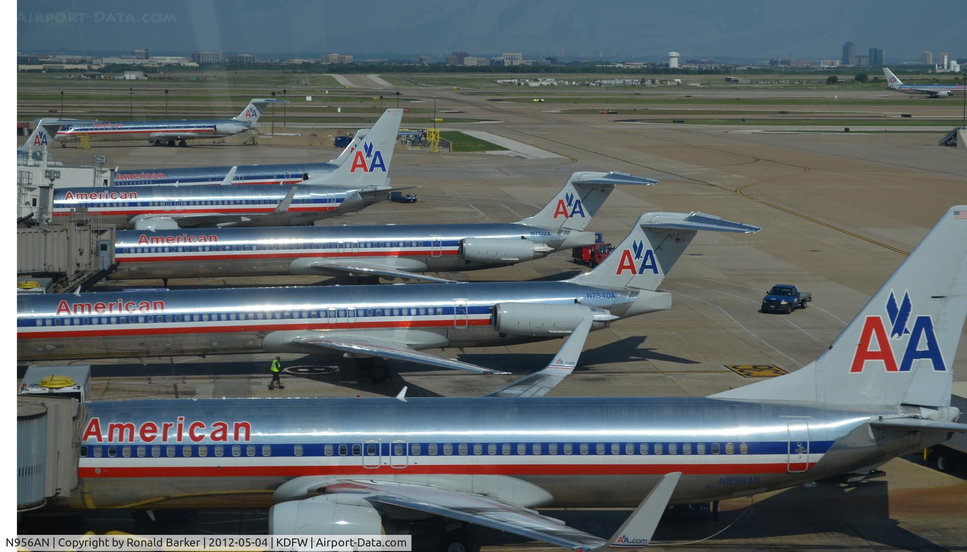 N956AN, 2001 Boeing 737-823 C/N 30090, Dallas