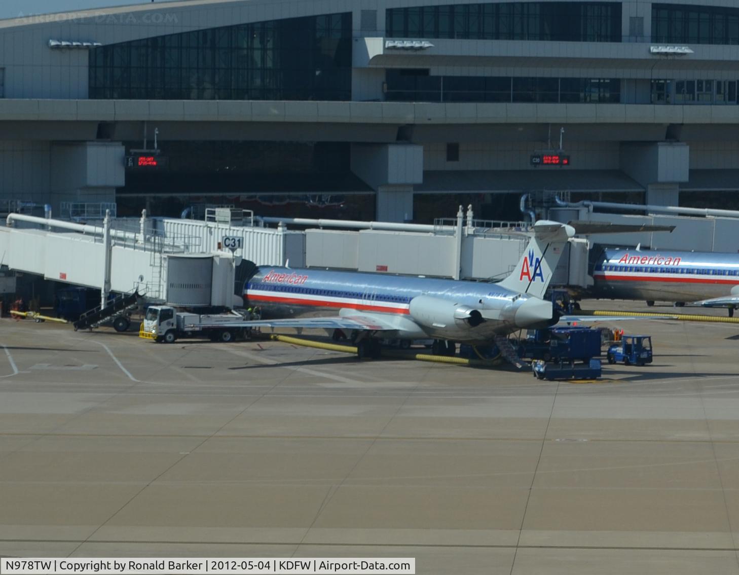 N978TW, 1999 McDonnell Douglas MD-83 (DC-9-83) C/N 53628, Dallas