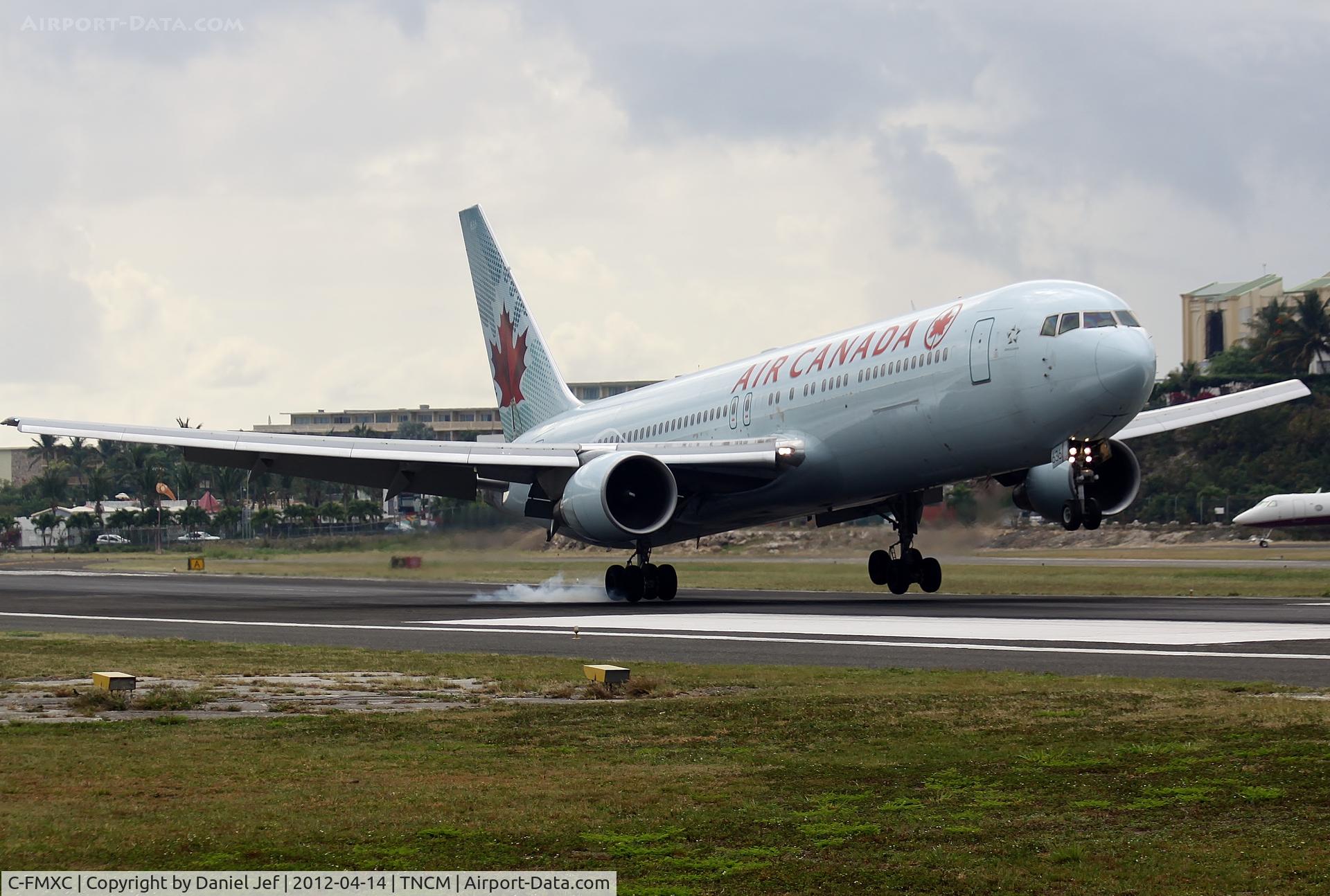 C-FMXC, 1996 Boeing 767-333/ER C/N 25588, C-FMXC