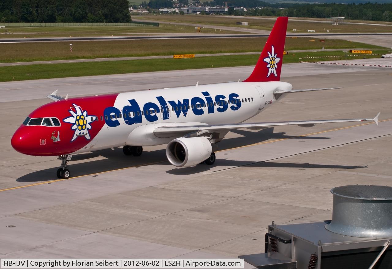 HB-IJV, 2003 Airbus A320-214 C/N 2024, taxi to the gate