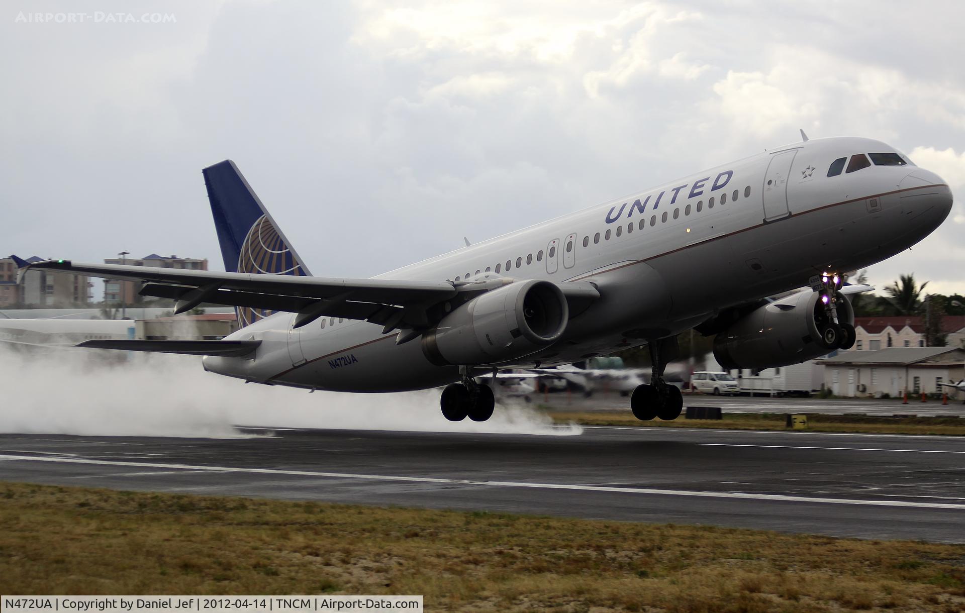 N472UA, 2001 Airbus A320-232 C/N 1435, N472UA