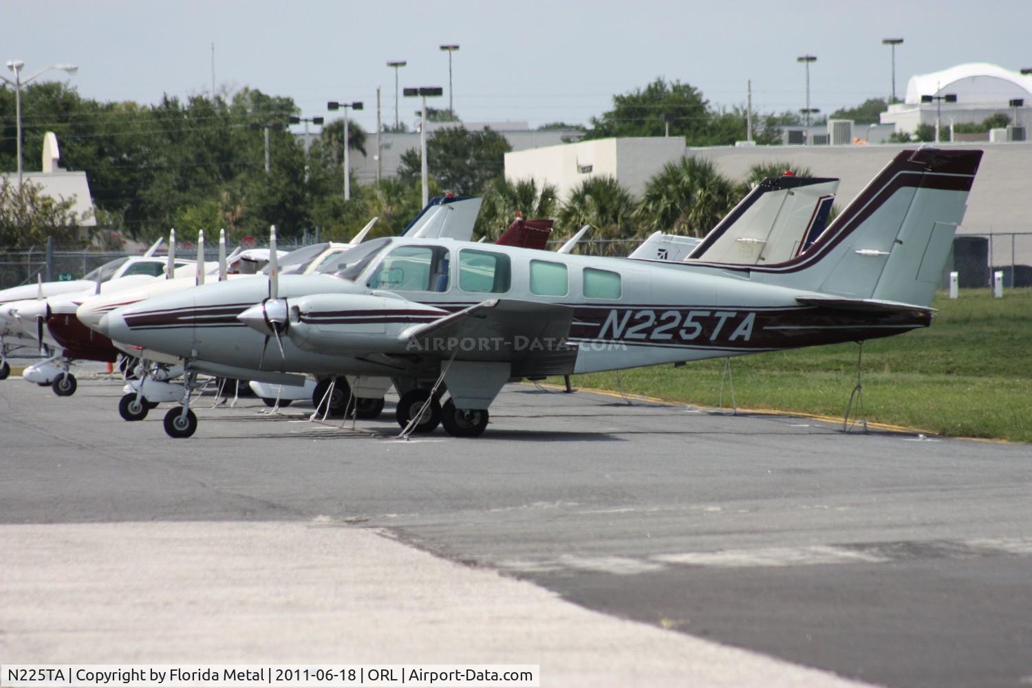 N225TA, 1970 Beech 58 Baron C/N TH-64, Beech 58