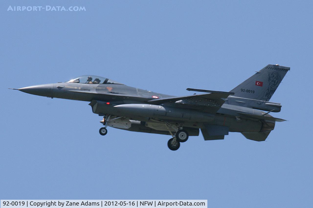 92-0019, TAI (Turkish Aerospace Industries) F-16C Fighting Falcon C/N 4R-120, USAF F-16 flying F-35 chase at NASJRB Fort Worth