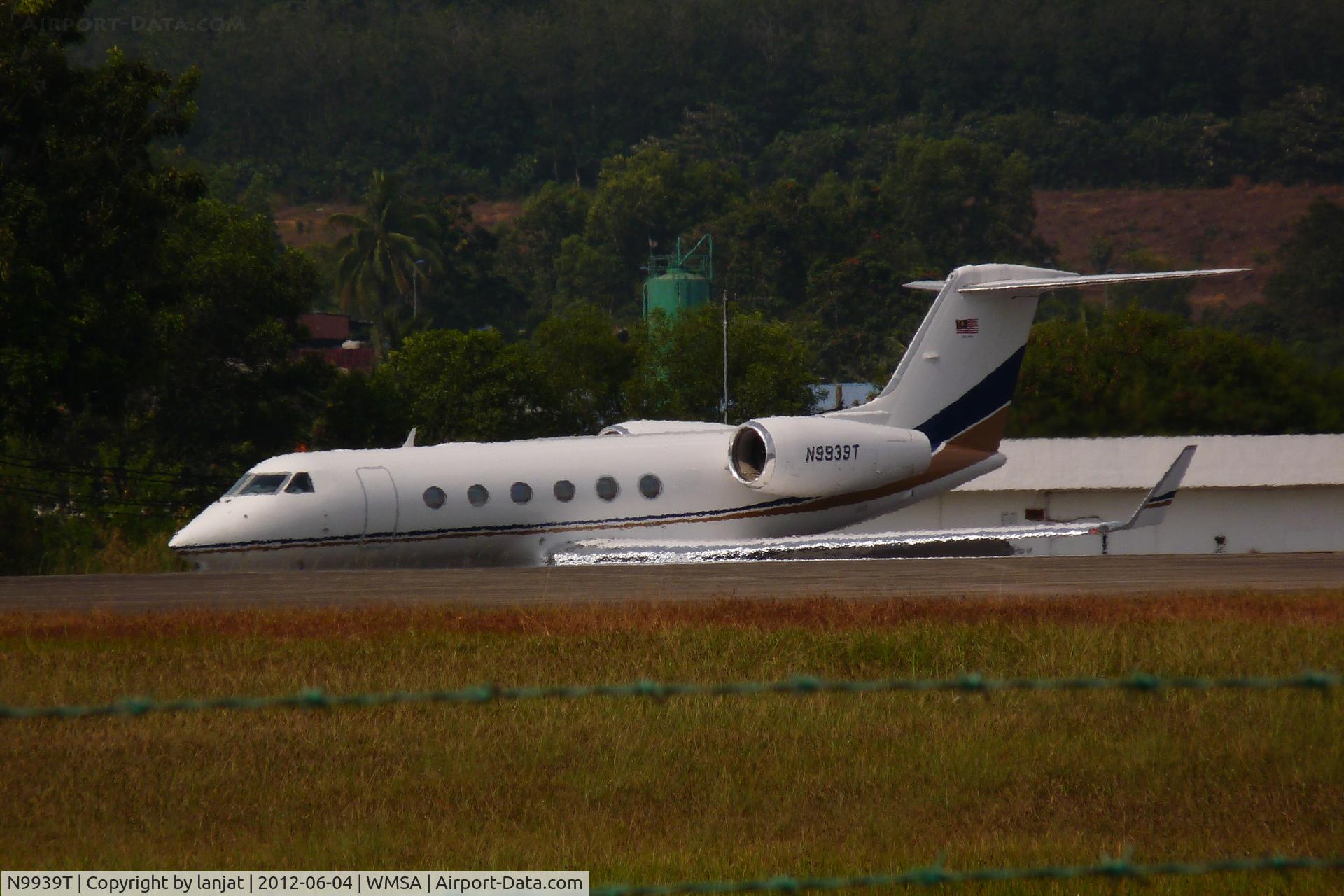 N9939T, 2008 Gulfstream Aerospace GIV-X (G450) C/N 4134, Taxing to Gate