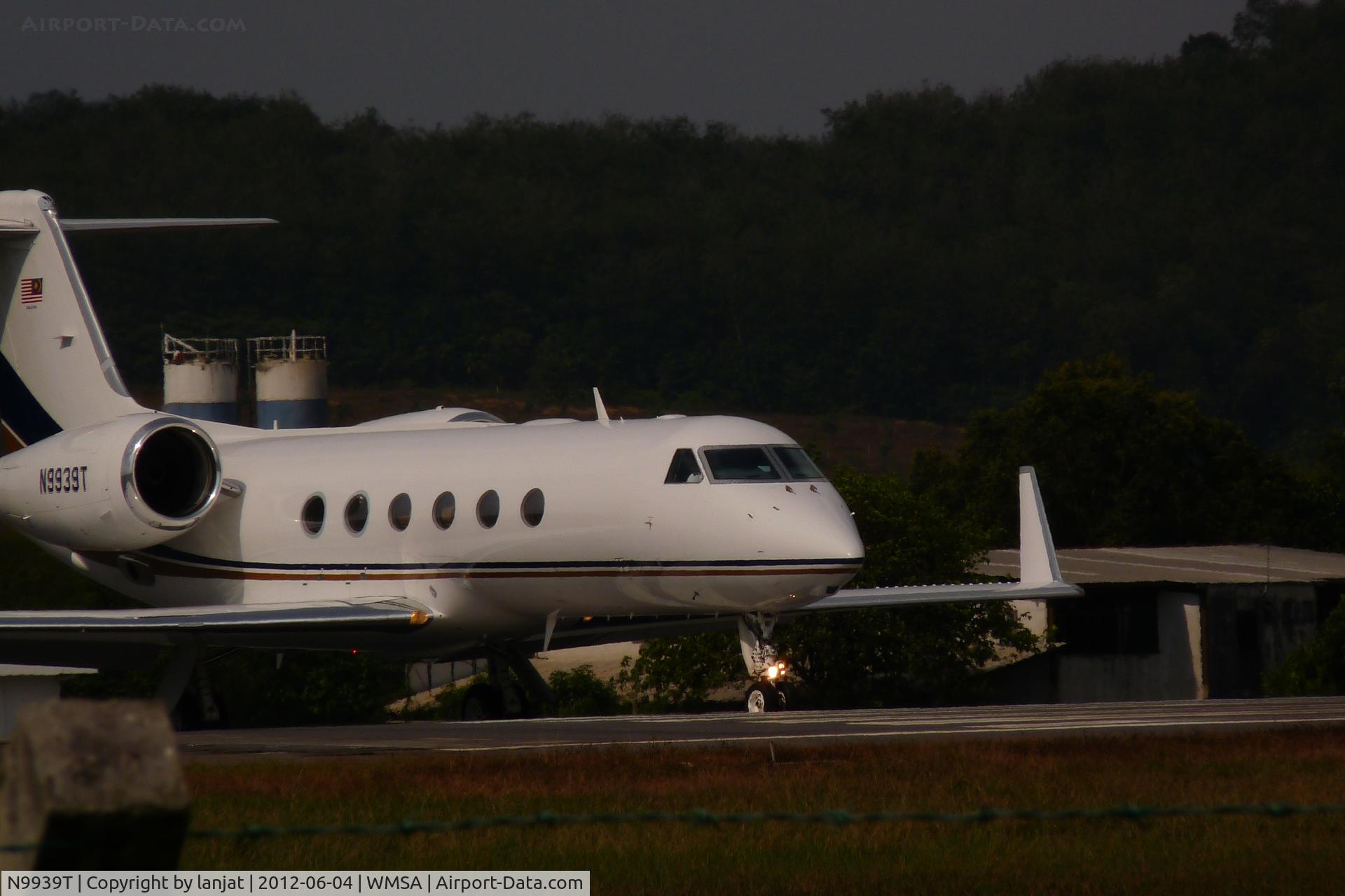 N9939T, 2008 Gulfstream Aerospace GIV-X (G450) C/N 4134, Approach to Runway 15