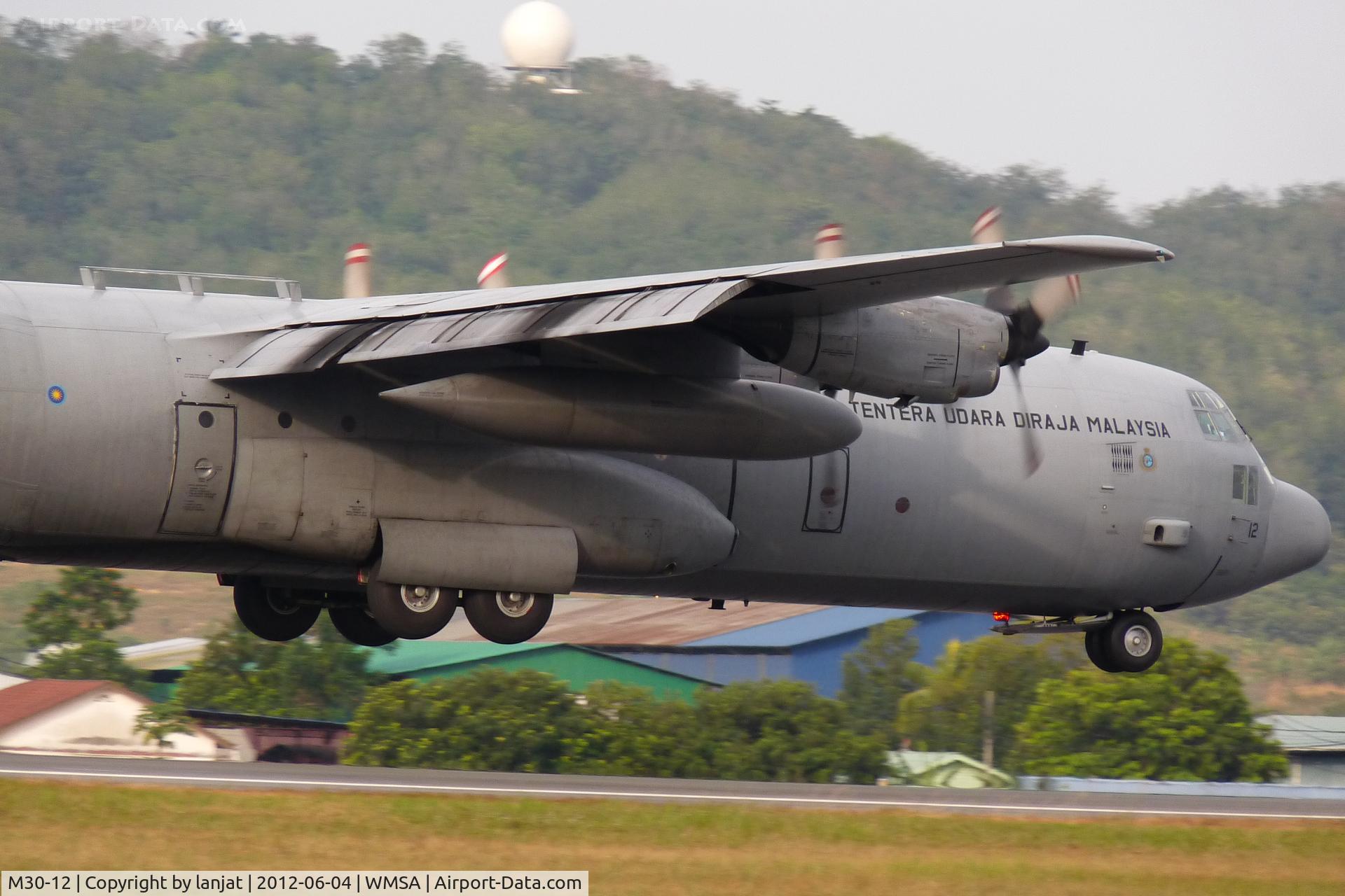 M30-12, Lockheed C-130H-30 Hercules C/N 382-5277, Close up